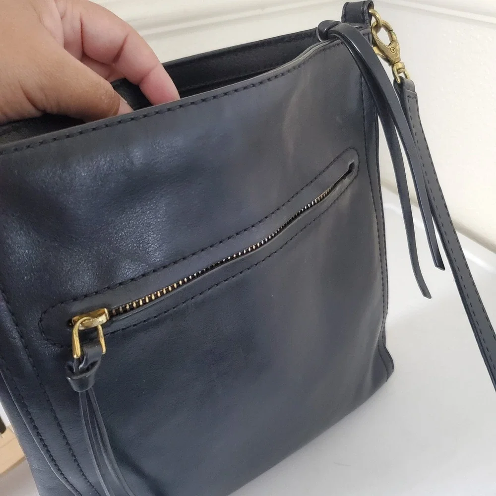 Fossil Black Leather Crossbody Bag Messenger Purse with Key Charm ZB5403